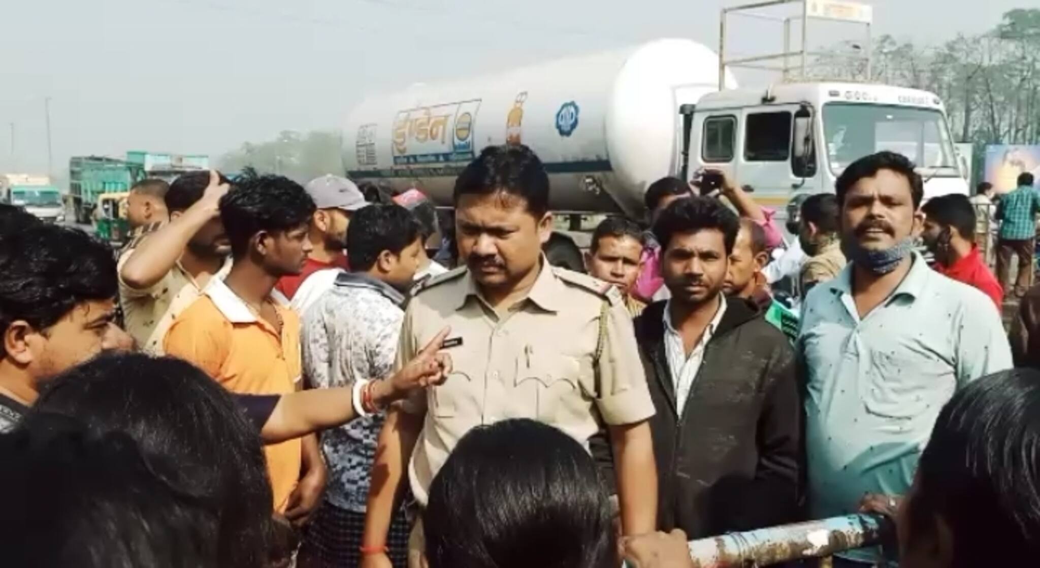 Paschim Bardhaman: বারবার দুর্ঘটনা, প্রতিকার চেয়ে পথ অবরোধ