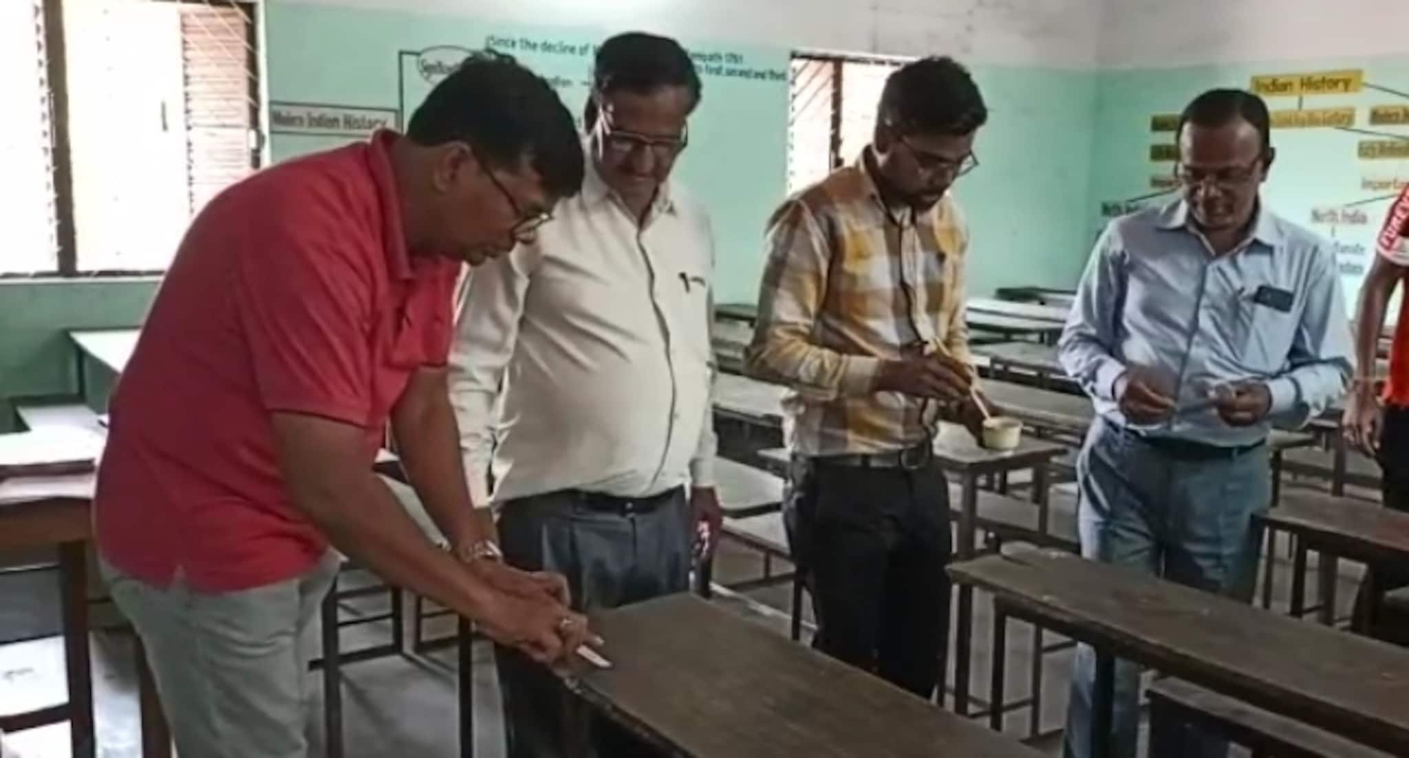 West Bardhaman News- সোমবার মাধ্যমিক পরীক্ষা শুরু হওয়ার আগে শেষ মুহূর্তের প্রস্তুতি পরীক্ষা কেন্দ্রগুলিতে