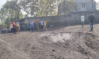 সালানপুরে এই রাস্তাটির বেহাল অবস্থার জেরে পথ অবরোধ স্থানীয়দের।
