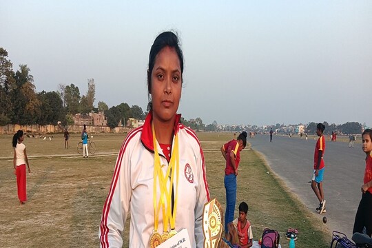 athlete woman returns home after winning 3 gold medal from West Bengal Master Athlete meet