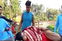 চলন্ত ট্রেন থেকে পড়ে গেলেন মহিলা, নিজে হেঁটেই গেলেন হাসপাতালে চলন্ত ট্রেন থেকে পড়ে গেলেন মহিলা, নিজে হেঁটেই গেলেন হাসপাতালে