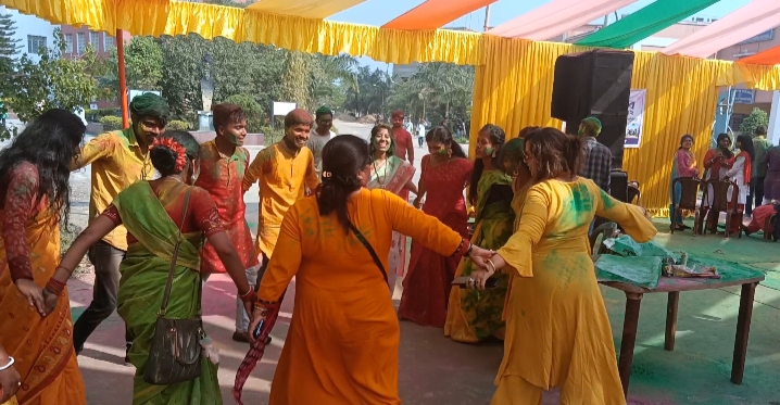 মালদহ গৌড়বঙ্গ বিশ্ববিদ্যালয় সাড়ম্বরে পালিত হলো বসন্ত উৎসবের অনুষ্ঠান