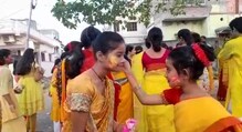 ছোটদের নিয়ে প্রভাতফেরির মাধ্যমে অভিনব দোলযাত্রা পালন ছোটদের নিয়ে প্রভাতফেরির মাধ্যমে অভিনব দোলযাত্রা পালন