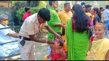 সাধারণ মানুষের সাথে পুলিশ কর্মীরাও সামিল হল শান্তিপুরের বসন্ত উৎসবে সাধারণ মানুষের সাথে পুলিশ কর্মীরাও সামিল হল শান্তিপুরের বসন্ত উৎসবে