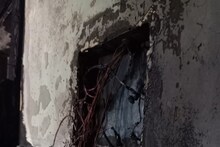 ভয়াবহ আগুনে ভস্মীভূত বাড়ির দোতলা 