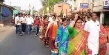 পেট্রোপণ্যের মূল্য বৃদ্ধির প্রতিবাদে অভিনব কায়দায় মিছিল