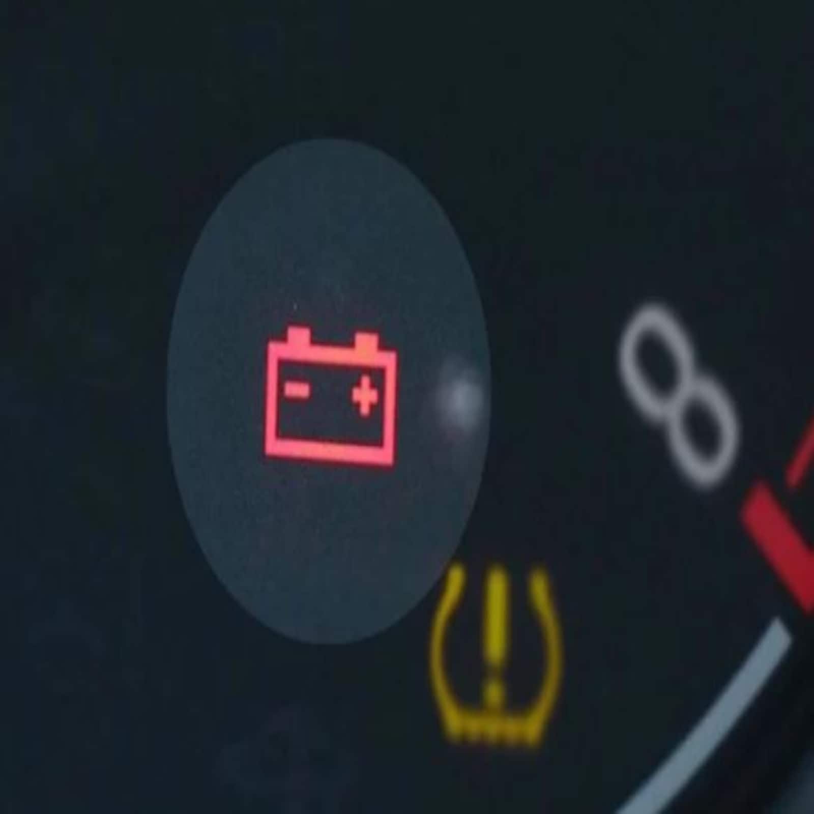 *ব্যাটারি গাড়ি এবং তার ইলেকট্রনিক সিস্টেম চালু করতে ব্যবহৃত হয়। এই আলো যদি আপনার গাড়ির ড্যাশবোর্ডে জ্বলতে থাকে, তার মানে আপনার গাড়ির ব্যাটারিতে সমস্যা রয়েছে। চেক করিয়ে নিন দেরী না করে।