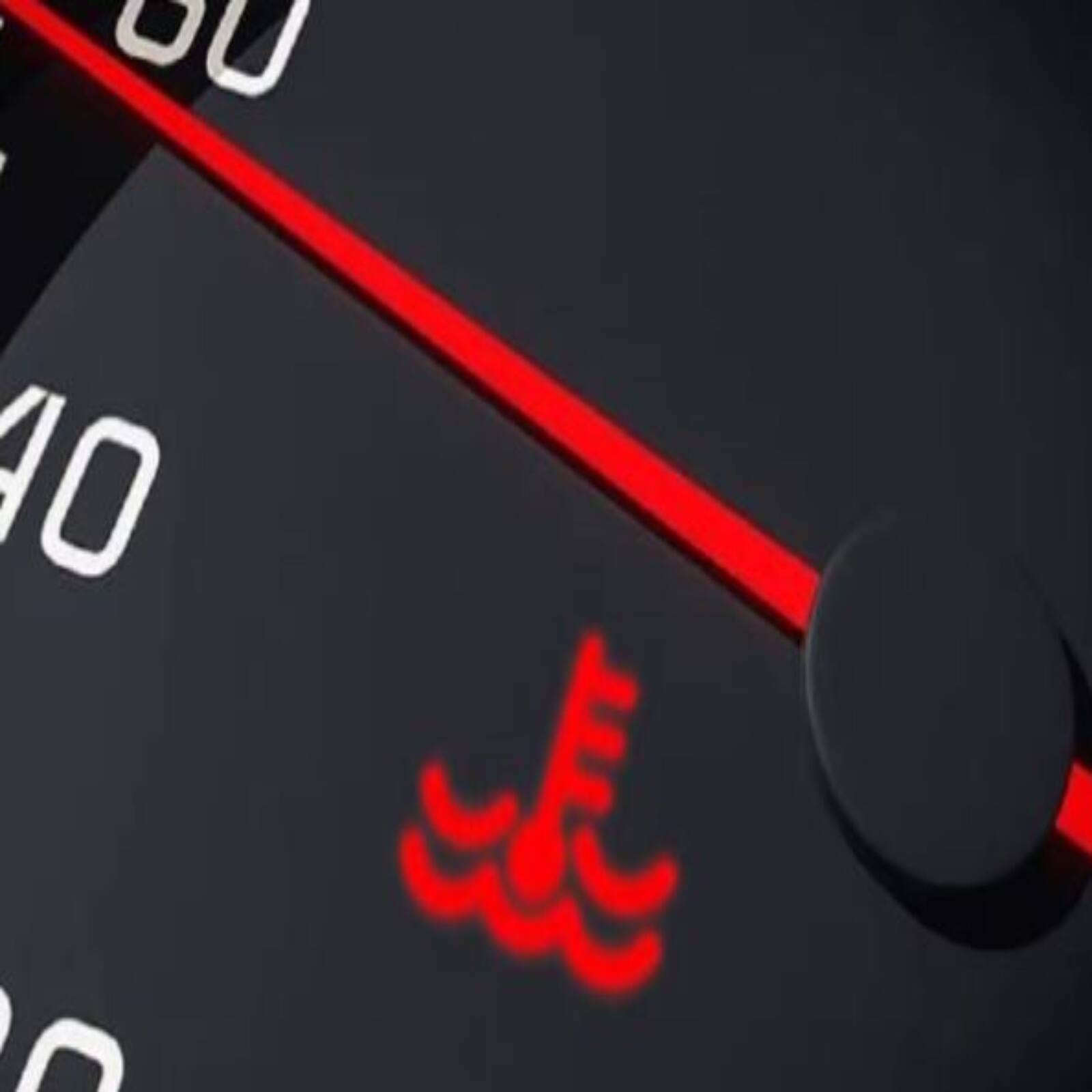 *এই আলো ইঞ্জিন তাপমাত্রার সতর্কীকরণ আলো। গাড়ির ইঞ্জিনের একটি নির্দিষ্ট তাপমাত্রা থাকে। এই আলো যদি আপনার গাড়ির ড্যাশবোর্ডে বারবার জ্বলতে থাকে, তার মানে আপনার ইঞ্জিন অতিরিক্ত গরম হয়ে যাচ্ছে। ফলে আপনাকে যেতে হতে পারে মেকানিকের কাছে।