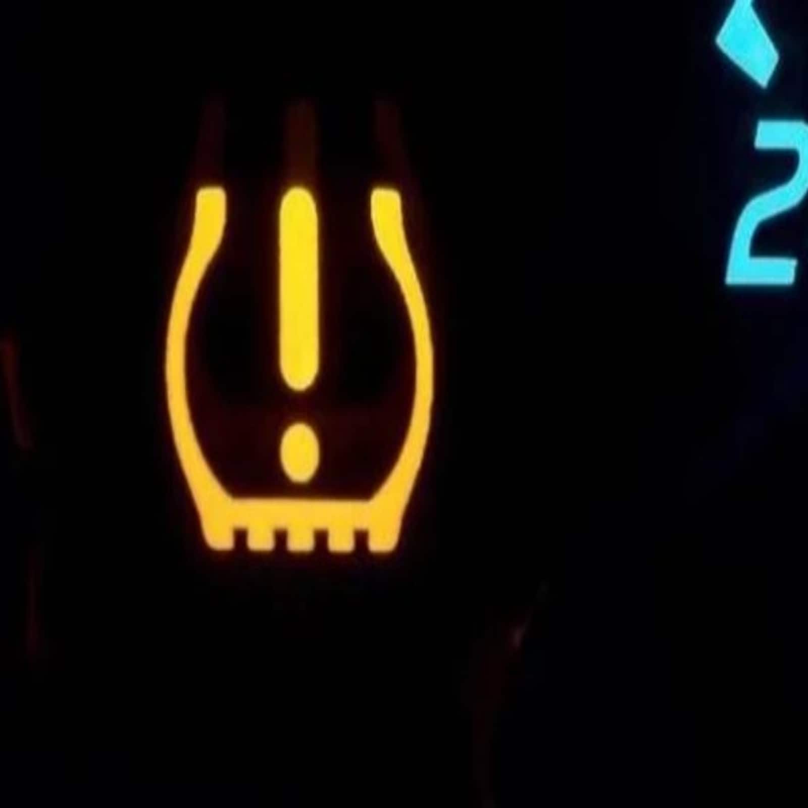 *এই আলো প্রেসার টায়ার ওয়ার্নিংয়ের জন্য। এই আলো আপনার গাড়ির টায়ারের চাপ পরিমাপ করে। টায়ারে বায়ু চাপ কম থাকলে এই চিহ্নটি আপনার ড্যাশবোর্ডে জ্বলতে শুরু করবে।