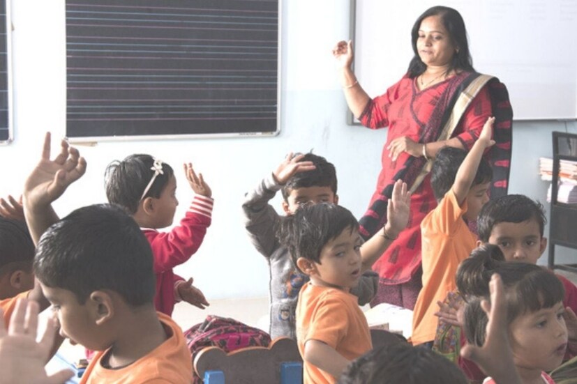 তিনি দেবী নন, আবার সামান্য়া নারীও নন। তিনি মা, বোন, স্ত্রী, কন্য়া, প্রেমিকা। কী বলবেন আজ তাঁদের?