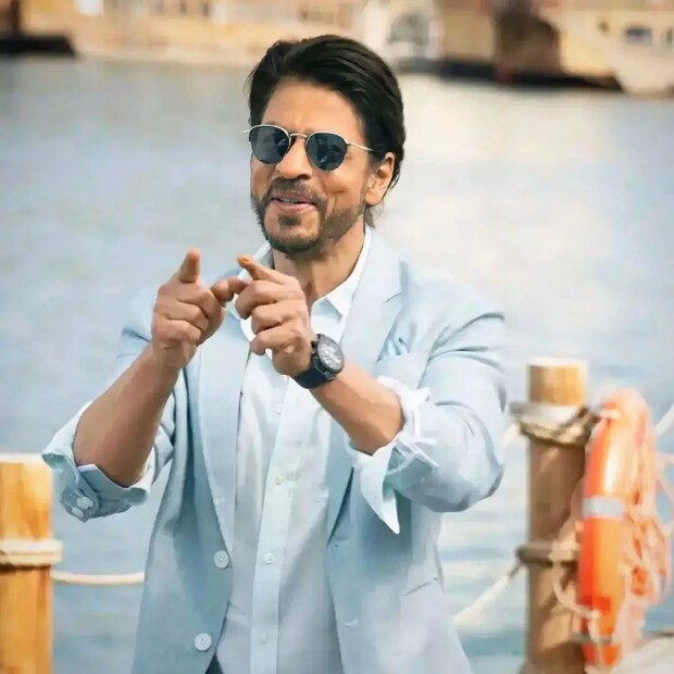 *শ্যুটের জন্য দুবাইয়ের বিচে খোলা চুলে ফুটবল খেলেছেন। (Image: Instagram)
