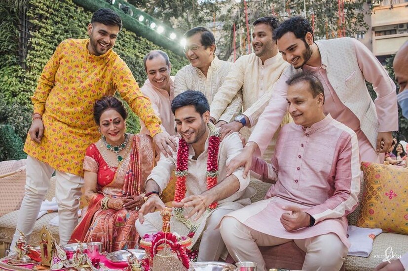 *বিয়ের আচার পালনে ব্যস্ত অম্বানি পরিবার। (Image: Instagram)