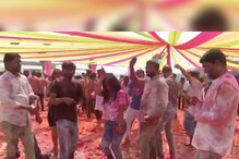 করোনা ভুলে গোটা দেশ মেতে উঠল রঙের খেলায় ! দু'বছর পর এল খোলা হাওয়া করোনা ভুলে গোটা দেশ মেতে উঠল রঙের খেলায় ! দু'বছর পর এল খোলা হাওয়া