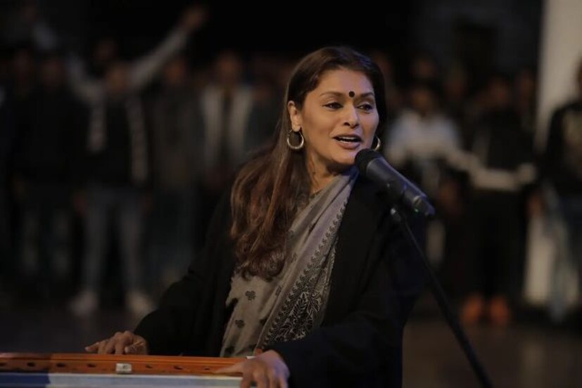 *রাধিকা মেননের চরিত্রে অভিনয় করেছেন পল্লবী জোশী। তিনি আবার পরিচালক বিবেক অগ্নিহোত্রীর স্ত্রী। সিনেমার জন্য পারিশ্রমিক নিয়েছেন ৫০-৭০ লক্ষ টাকা। (Photo Credits: vivekagnihotri/Instagram)