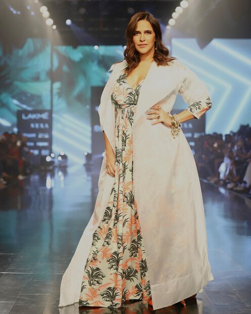  All Plus Size-এর ম্যাক্সি ড্রেসে নেহা ধুপিয়া