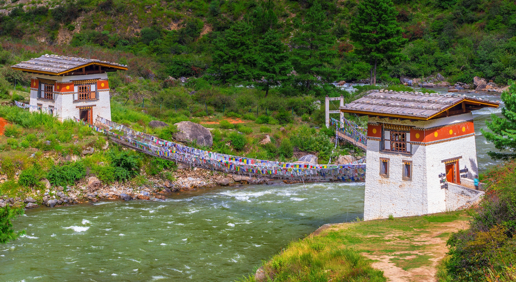  PUNAKHA SUSPENSION BRIDGE, BHUTAN: সাং চু নদীর উপর এই ঝুলন্ত ব্রিজটি ভুটানের অন্যতম লম্বা ব্রিজ। ব্রিজের একপ্রান্তে রয়েছে পুনাখা জং বৌদ্ধ মন্দির, অন্যপ্রান্তে শেনগান গ্রাম, সামডিনখা গ্রাম