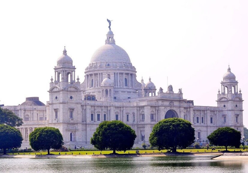 আজ, শুক্রবার সকালে কলকাতায় সর্বনিম্ন তাপমাত্রা ছিল ২৪.২ ডিগ্রি সেলসিয়াস। স্বাভাবিকের থেকে যা এক ডিগ্রি সেলসিয়াস ওপরে। গতকাল, বৃহস্পতিবার বিকেলে সর্বোচ্চ তাপমাত্রা ছিল ৩৫.৮ ডিগ্রি সেলসিয়াস যা স্বাভাবিকের চেয়ে ১ ডিগ্রি বেশি। বাতাসে আপেক্ষিক আর্দ্রতার পরিমাণ ২৪ থেকে ৯৪ শতাংশ। গত ২৪ ঘণ্টায় বৃষ্টি হয়নি শহরে। Re presentative Image