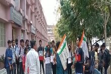 বারাণসীতে বাংলার মুখ্যমন্ত্রীকে কালো পতাকা, প্রতিবাদে তৃণমূলের ছাত্রযুবা