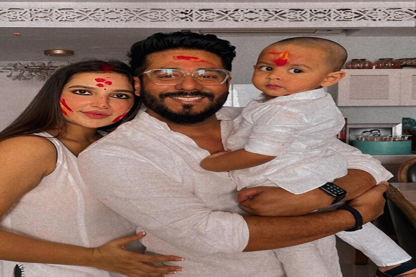 দোল মানেই রঙের উৎসব। আর এই দিন রঙ খেলেন না এমন মানুষ মেলা ভার। সাধারণ মানুষ থেকে সেলেব সকলেই মেতে ওঠেন রঙের খেলায়। সেই আনন্দেই মেতে উঠলেন রাজ-শুভশ্রী। photo source Instagram 