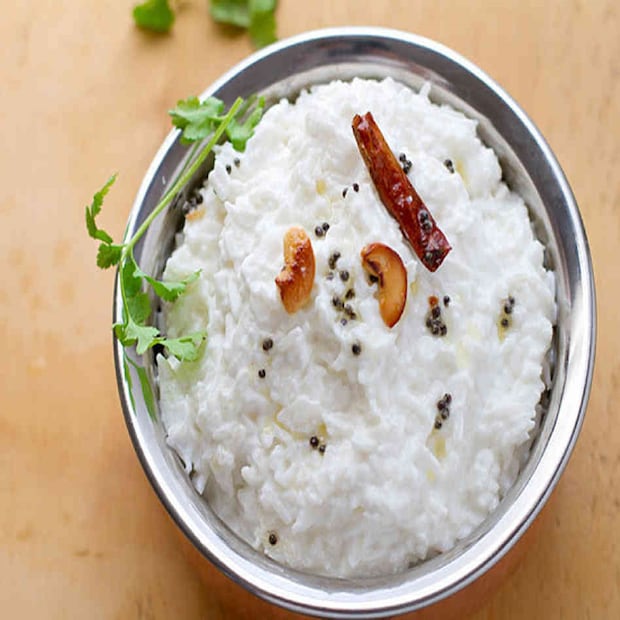 কী ভাবে বানাবেন? সহজেই বানানো যাবে এই খাবার। এক বাটি রান্না করা ভাত নিন। আর তার সঙ্গে ২ টেবিল চামচ দই মেশান। উপরে সামান্য বিট নুন বা এমনি নুন ছড়িয়ে দিন। এবার ভালো করে মিশিয়ে নিয়ে খান। অনেকে তাতে ভাজা লঙ্কা দিয়েও খান। (Health Tips)