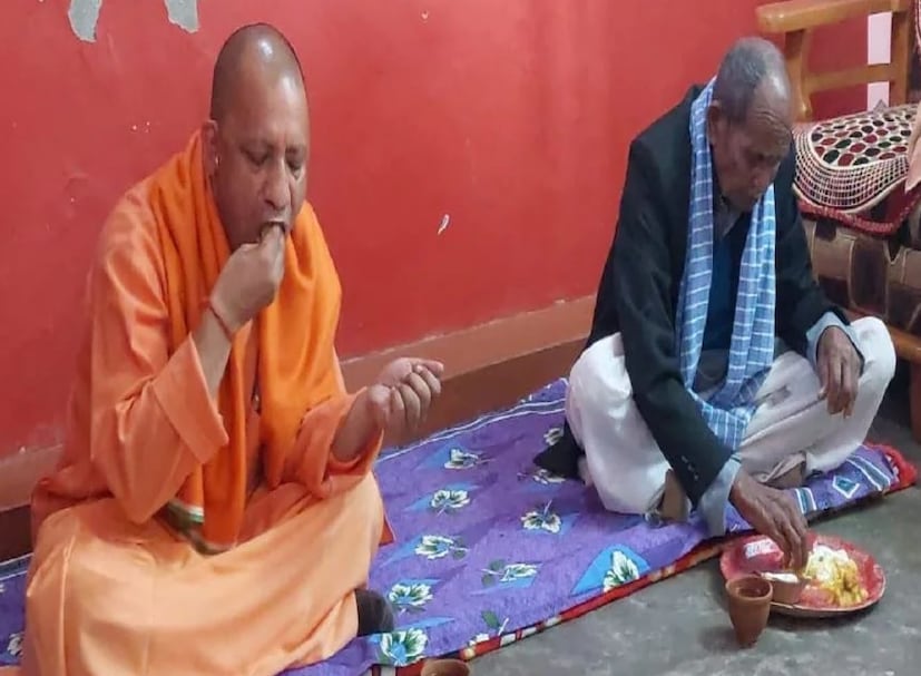  সাত-ভাইবোনের মধ্যে যোগী আদিত্যনাথ ছিলেন মা-বাবার পঞ্চম সন্তান। আর আদিত্যনাথের সবথেকে বড় দিদি শশী। সূত্রের খবর, শশীর বিয়ে হয়েছিল কোঠার গ্রামে। সেই গ্রাম থেকেই রোজ স্বামীর সঙ্গে আড়াই কিলোমিটার দূরে নীলকণ্ঠ মহাদেবের মন্দিরে পৌঁছন। সেখানেই তাঁদের মন্দিরের প্রসাদ এবং খাবারের ছোট্ট একটা দোকান রয়েছে।