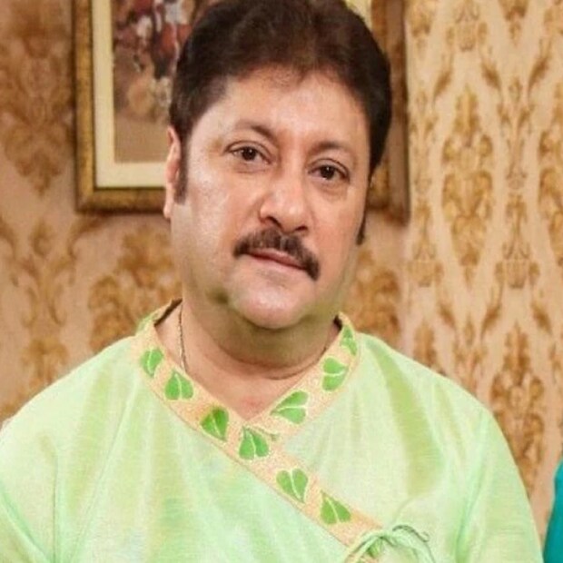 অভিনেতার মৃত্যুর খবর ছড়িয়ে পড়তেই শোকস্তব্ধ টলিউড। প্রাথমিকভাবে মনে করা হচ্ছে, হৃদরোগে আক্রান্ত হয়ে মৃত্যু হয়েছে তাঁর। ঘটনায় শোকস্তব্ধ বিনোদনজগৎ।