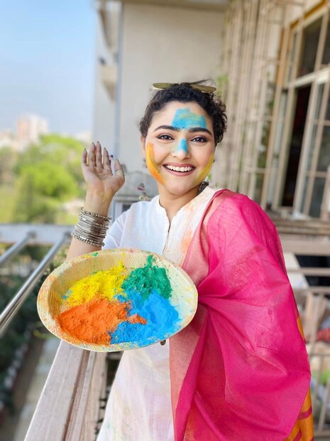 *তবে না। ঐন্দ্রিলার এই ছবিটি একটি ফটোশুটের। (ছবি সৌজন্যেঃ ঐন্দ্রিলা শর্মার ফেসবুক পেজ) 