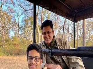 ছেলে মায়াসের সঙ্গে ওয়াইল্ডলাইফ ফটোগ্রাফিতে অনিল কুম্বলে