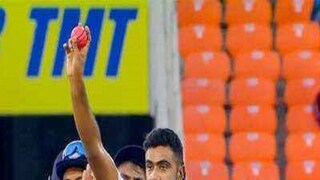 বল হাতে অপ্রতিরোধ্য রবি অশ্বিন বল হাতে অপ্রতিরোধ্য রবি অশ্বিন