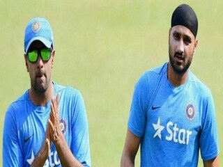 ভারতের অন্যতম সেরা দুই অফস্পিনার হরভজন এবং অশ্বিন