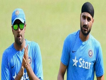ভারতের অন্যতম সেরা দুই অফস্পিনার হরভজন এবং অশ্বিন