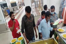 রামকৃষ্ণের জন্মতিথিতে চেনা ছবি বেলুড় মঠে, দু' বছর পর ফিরল খিচুড়ি ভোগ