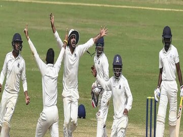 উইকেট নেওয়ার পর বাংলার সেলিব্রেশন