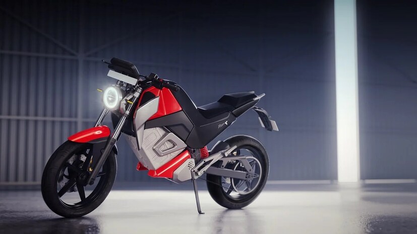 Revolt RV400 এবং Tork Kratos-এর প্রতিদ্বন্দ্বী, Rorr একটি  স্ট্রিট ফাইটার-অনুপ্রাণিত বাইক। এটিতে এলইডি ডিআরএল-সহ একটি গোলাকার এলইডি হেডল্যাম্প, একটি প্রশস্ত হ্যান্ডেলবার, চার্জিং পোর্ট, স্প্লিট সিট, এলইডি টেইল লাইট এবং এলইডি উইঙ্কার-সহ একটি প্যানেল (যেটি একটি জ্বালানী ট্যাঙ্কের মতো দেখায়) রয়েছে৷ 