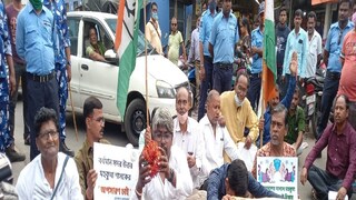 কাউন্সিলরের বিরুদ্ধে বিক্ষোভ কাউন্সিলরের বিরুদ্ধে বিক্ষোভ