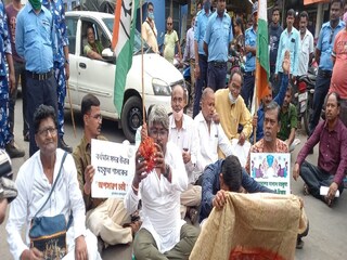 কাউন্সিলরের বিরুদ্ধে বিক্ষোভ