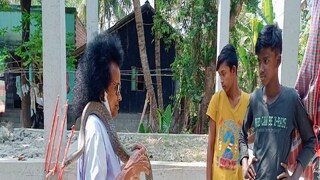 এ ভাবেই সাপেদের নিয়ে দিন কাটে নিরঞ্জন সর্দারের৷ 