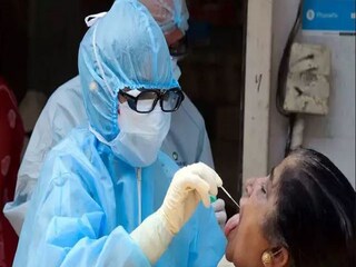 করোনার দাপট ফের বাড়ছে৷ 