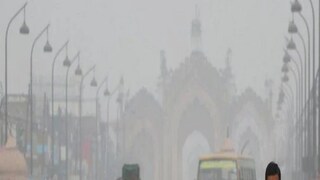 মঙ্গলবার সকাল ৮.৩০-এ আপেক্ষিক আর্দ্রতা ছিল ৪৮ শতাংশ।  সোমবার, সাফদরজং অবজারভেটরি সর্বোচ্চ ৩৯.১ ডিগ্রি সেলসিয়াস এবং সর্বনিম্ন ২২.২ ডিগ্রি সেলসিয়াস তাপমাত্রা রেকর্ড করেছে। মঙ্গলবার সর্বোচ্চ তাপমাত্রা ৪০ ডিগ্রি সেলসিয়াসের কাছাকাছি থাকতে পারে এবং তাপপ্রবাহের পূর্বাভাস রয়েছে।
