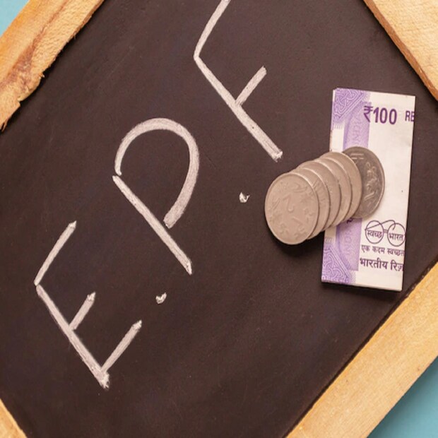 UAN নম্বর দিয়ে PF ব্যালেন্স চেক করুন EPF ওয়েবসাইটে UAN নম্বর দিয়ে আপনার PF ব্যালেন্স চেক করতে, আপনার UAN সক্রিয় করতে হবে। (আপনার UAN লগইন কীভাবে সক্রিয় করবেন সে সম্পর্কে আমাদের নির্দেশিকা পড়ুন) নীচে তালিকাভুক্ত হল আপনার UAN ব্যবহার করে EPFO ওয়েবসাইটে EPF ব্যালেন্স (EPF | PF Balance Check) চেক করার ধাপ-ভিত্তিক প্রক্রিয়া। প্রতীকী ছবি। 