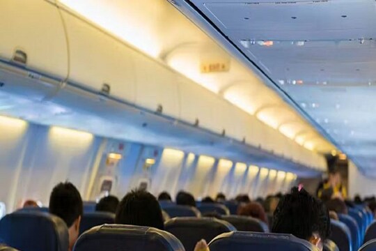 Travel Tips: tips for surviving long time travel in economy flightsTravel Tips: tips for surviving long time travel in economy flights- Photo-File