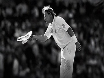 Shane Warne Passes away: Twitter express sorrow on australian legends sudden death news- Photo Courtesy- KKR/Twitter 