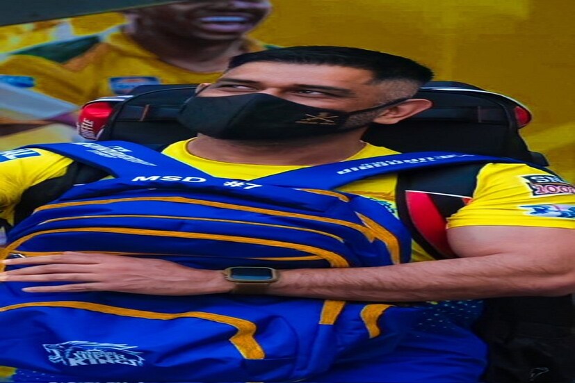 #সুরাত: মহেন্দ্র সিং ধোনি আইপিএল ২০২২ (IPL 2022) মরশুমের জন্য আলাদা আন্দাজে ধরা দিয়েছেন৷ প্রতিবারের মতোই এবারের হেয়ারকাটও স্পেশাল৷ আইপিএল খেতাব সিএসকে  (CSK) জিতেছে চারবার৷ মাহি এবারেও ইতিমধ্যেই অনুশীলন শুরু করে দিয়েছেন৷ (PIC-Twitter)