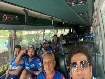 MI vs DC, Sachin Tendulkar is with Mumbai Idians team- Photo Courtesy- Sachin Tendulkar/Twitter 