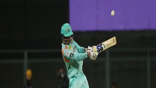 ব্যাট হাতে দুর্দান্ত লড়াই করলেন দীপক হুদা