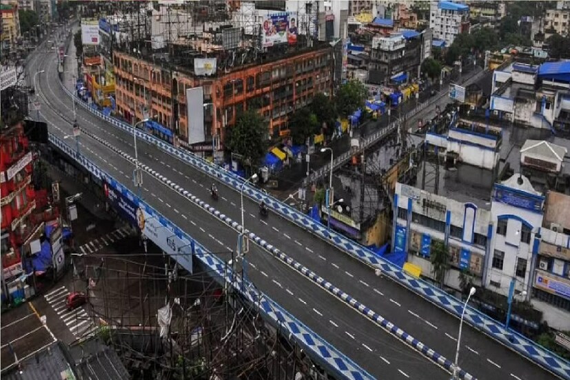 *কলকাতা পুলিশের ট্রাফিক বিভাগের তরফে এই মর্মে জারি করা হয়েছে নির্দেশিকা। সেখানে বলা হয়েছে, ২৫ মার্চ রাত ১০ টা থেকে শুরু হবে উড়ালপুলের বহনক্ষমতা পরীক্ষার কাজ। ২৯ তারিখ অর্থাৎ মঙ্গলবার সকাল ৬ টা পর্যন্ত যান চলাচলে নিষেধাজ্ঞা জারি থাকবে। ফাইল ছবি।
