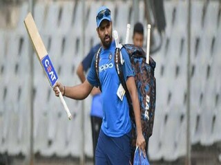 পুল শটের ক্ষেত্রে রোহিতকে সাবধান করছেন সানি