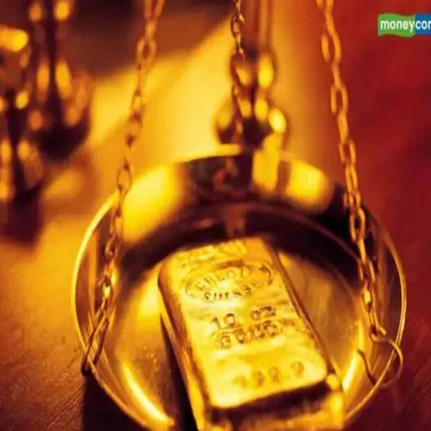 সোনার ভান্ডার (Gold Reserves) প্রত্যেক দেশের সবচেয়ে গুরুত্বপূর্ণ সম্পত্তি কারণ আর্থিক সঙ্কটের সময় কাজে আসে ৷ দেখে নিন গোল্ডহাবের (GoldHub) তরফে করা রিসার্চ অনুযায়ী, সবচেয়ে বেশি গোল্ড রিজার্ভ থাকা টপ-১০ দেশ কোনগুলি -