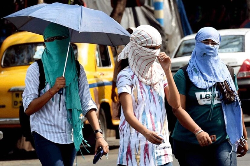 যতটা সম্ভব হালকা রংয়ের সুতির জামা ব্যবহার করুন৷ এতে অনেকটাই আরাম পাবেন৷