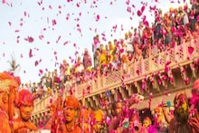 হাজার হাজার ভক্ত হাজির, বৃন্দাবনের বাঁকে বিহারী মন্দিরের হোলির রঙিন ভিডিও